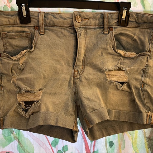 Light wash distressed Aeropostale jeans shorts  sz 14 - Picture 1 of 4